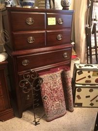 chest of chest of drawers, decorative storage containers, rug