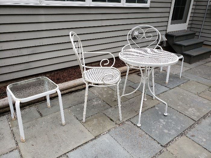 White mesh bistro set, Glass top side tables. 