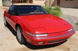 Lot 9 - 1991 Red Buick Reatta Convertible Car