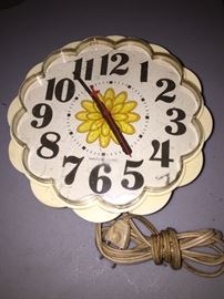 Retro Daisy Clock