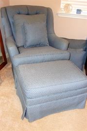 COMFY LOUNGE CHAIR WITH OTTOMAN