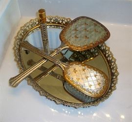 DELIGHTFUL VINTAGE VANITY SET