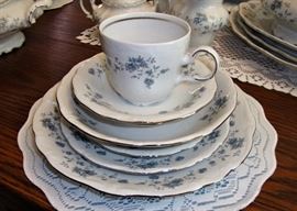 JOHANN HAVILAND "BLUE GARLAND" FINE CHINA
