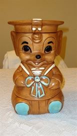 WE HAVE A FABULOUS COLLECTION OF VINTAGE COOKIE JARS! (SEE NEXT FEW PICTURES)