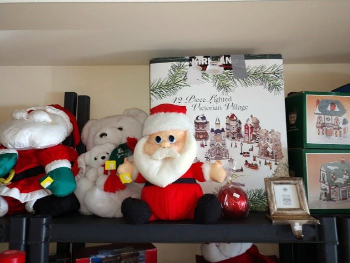 Garage:  Santa's, Bears