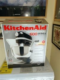Garage:  Kitchen Aid 600 model

