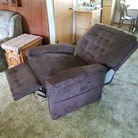 Pride motorized recliner and lift chair - with remote control. Like new!