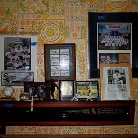 Chicago White Sox memorabilia - signed ball, bat, photos, figures