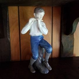 Flute figurine