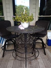 Pub table; 2 extra stools (different style)