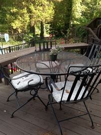 Patio table & 4 chairs