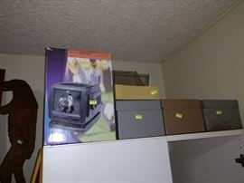 Down 1st Bedroom Right: Small TV & Radio, Card Holders