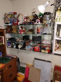 Down 1st Bedroom Right: Everything