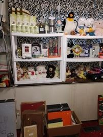 Down 1st Bedroom Right: Everything