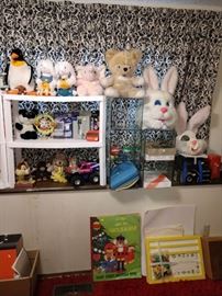 Down 1st Bedroom Right: Everything