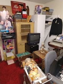 Down 1st Bedroom Right: Everything