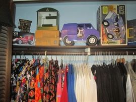 Up 1st Bedroom Right: Elvis Van, Army Barracks Room w/Box