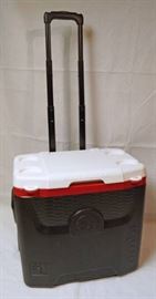 Igloo Quantum 28 Quart Rolling Cooler with Handle