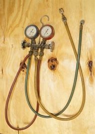 Robinair A C Maniford Gauge Set with Hoses