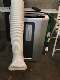 Free standing air conditioner