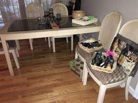 Thomasville dining room table with 6 chairs & 2 leaves + pads