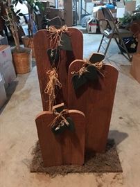 Wooden standing pumpkins
