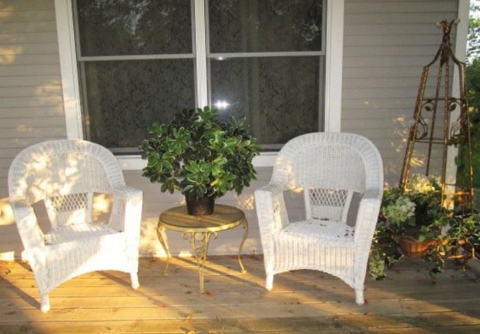 2 wicker chairs, patio/yard/garden collectibles