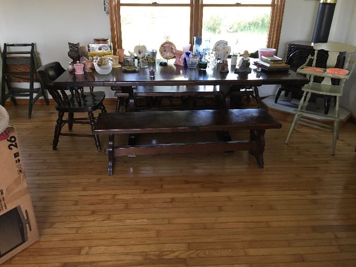 Farmhouse table with 2 benches and 5 chairs 
