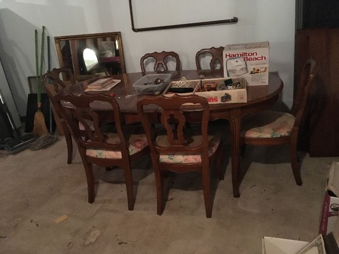 Cherry Dining Set with two leaves for the Table and 6 matching Chairs