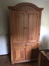 Matching Broyhill Armoire/TV Cabinet.
