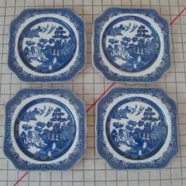 Set 4 Blue Willow Plates