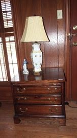 Darling Side table w/ lamp