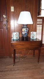 Vintage Side table w/ Oriental style Lamp and vases