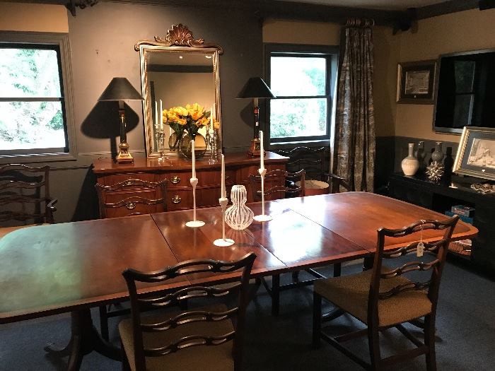 Hickory Chair dining room table it’s two leaves and six matching chairs, two host chairs and four side chairs