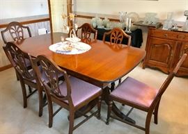 Elegant Sheridan style dining room table and 6 chairs