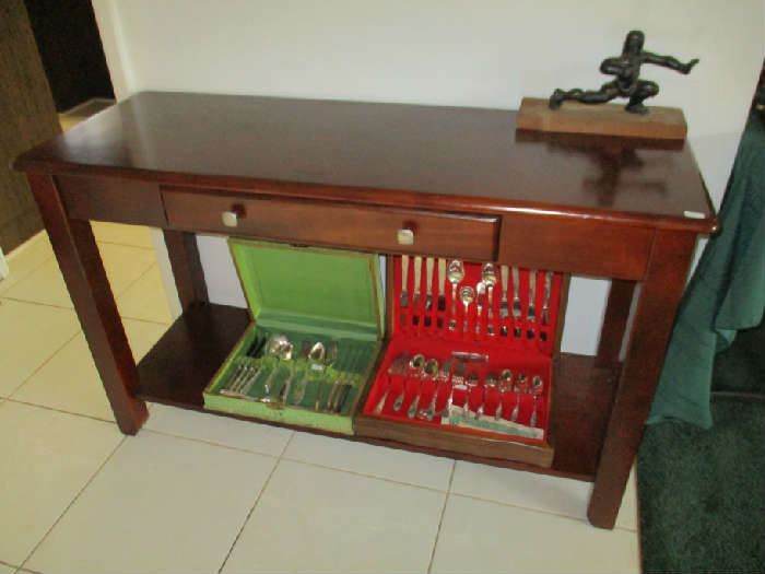 ENTRY TABLE, FLATWARE