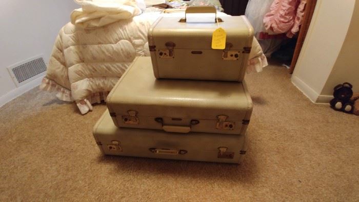 3-piece vintage suitcase set