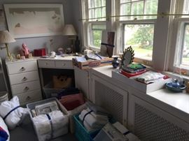 Vintage Bedroom Set, Linens and Knick Knacks.