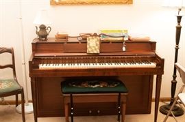 Wurlitzer Piano - well kept - just tuned