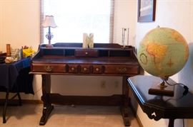 NICE writing desk!