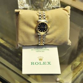 Lady's 26mm Rolex Oyster Perpetual Datejust watch in a stainless steel case with 18K gold bezel, crown and center links.  It has a non-factory blue dial