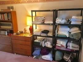 QUEEN AND TWIN SIZE COMFORTERS AND COMFORTER SETS.