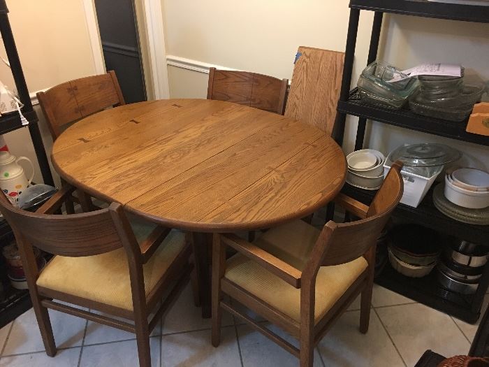 CONANT BALL CO. DINING TABLE W/4 CHAIRS