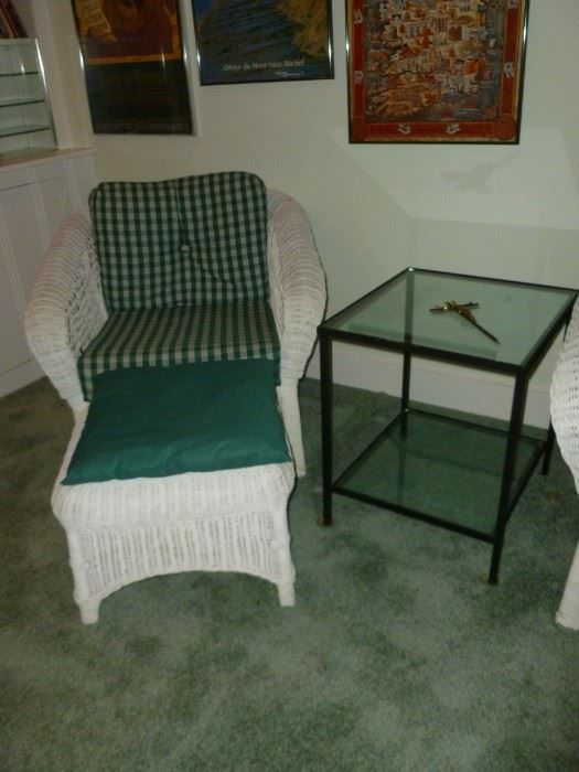 Quality wicker chair w/ottoman
