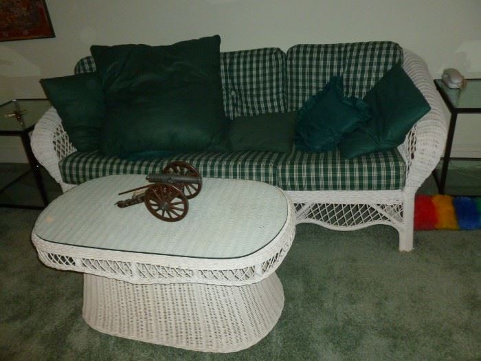 Quality Wicker Sofa & Coffee Table