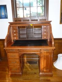 Roll-top desk