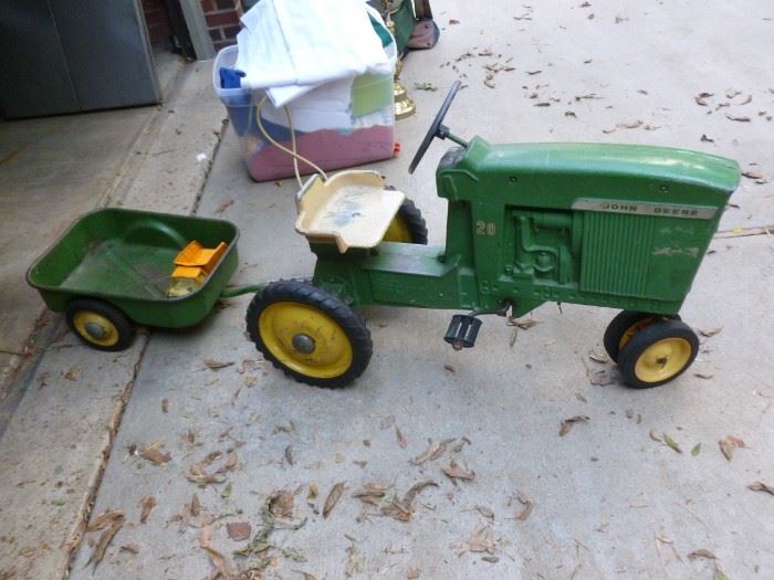 Vintage ERTL John Deere Tractor w/Wagon..SO COOL!