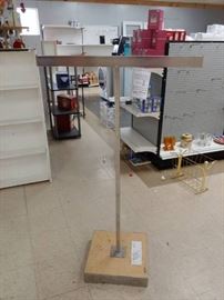 Clothes Merchandiser