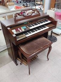 French Provincial Style Thomas Organ 261B