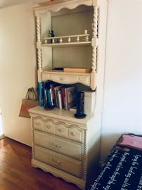 3 Drawer Dresser/Hutch